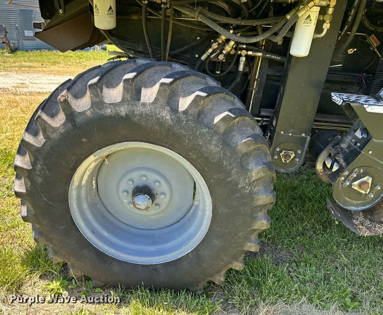 image for item DO4938 2006 Gleaner R65  combine