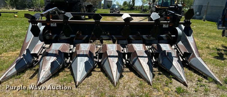image for item DO4939 AGCO  corn head