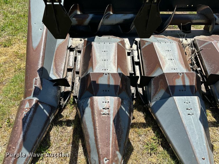 image for item DO4939 AGCO  corn head