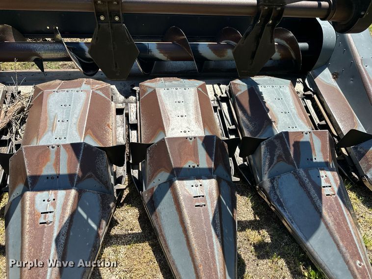 image for item DO4939 AGCO  corn head