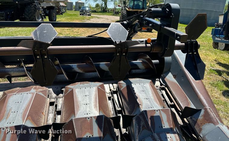 image for item DO4939 AGCO  corn head