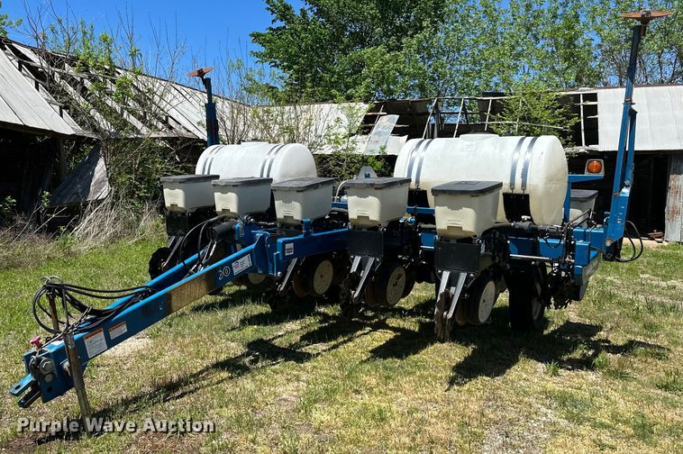 image for item DO4940 Kinze 3000  split row no-till planter