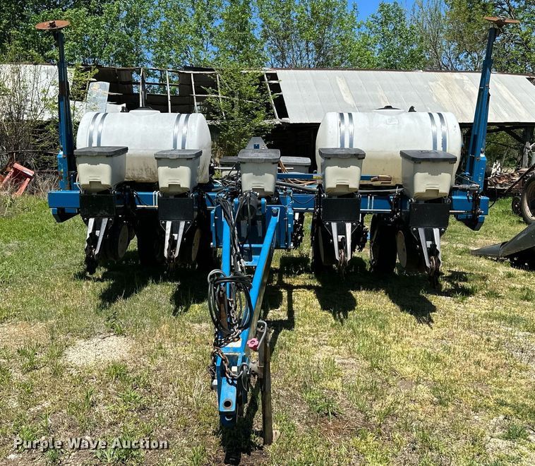 image for item DO4940 Kinze 3000  split row no-till planter