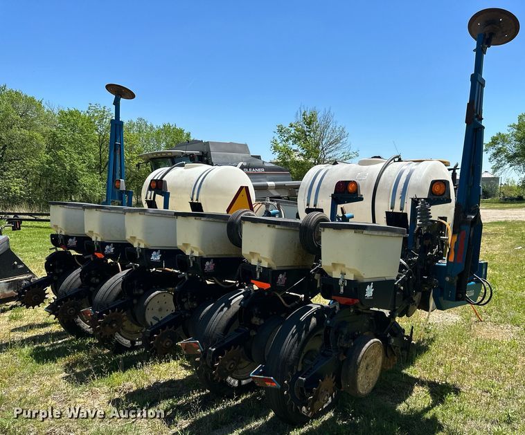 image for item DO4940 Kinze 3000  split row no-till planter