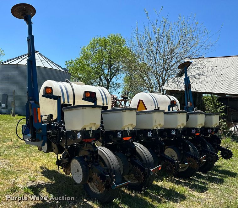 image for item DO4940 Kinze 3000  split row no-till planter