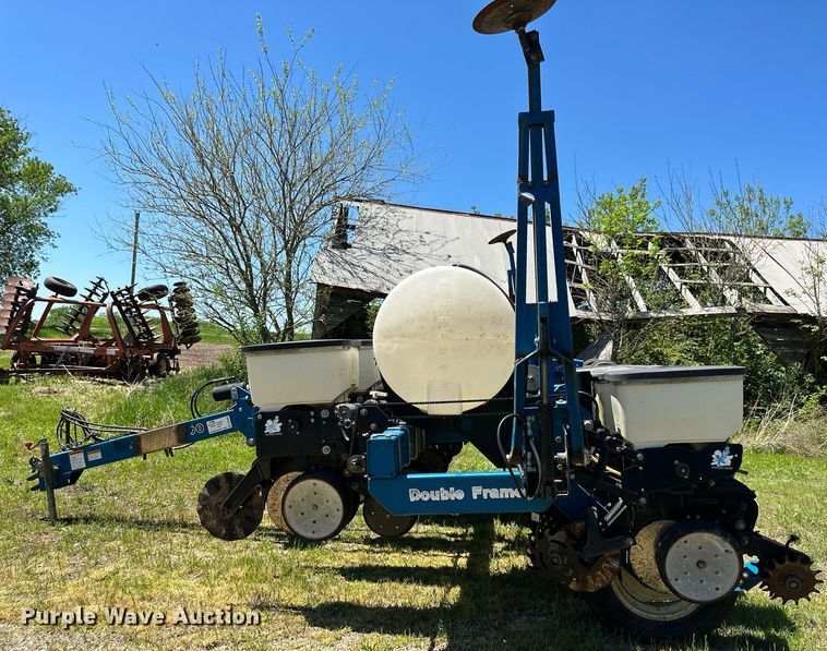 image for item DO4940 Kinze 3000  split row no-till planter