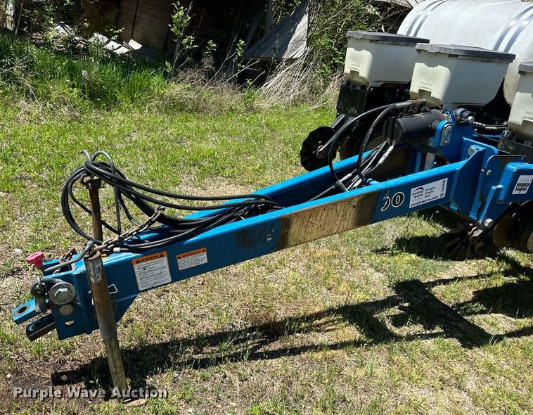 image for item DO4940 Kinze 3000  split row no-till planter