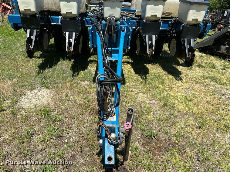 image for item DO4940 Kinze 3000  split row no-till planter