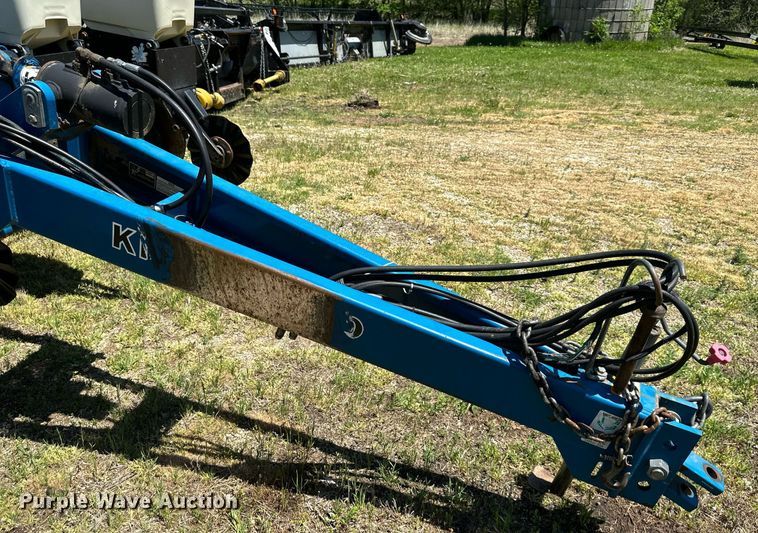 image for item DO4940 Kinze 3000  split row no-till planter