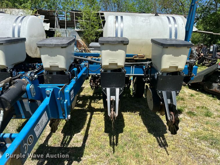 image for item DO4940 Kinze 3000  split row no-till planter