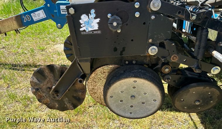 image for item DO4940 Kinze 3000  split row no-till planter