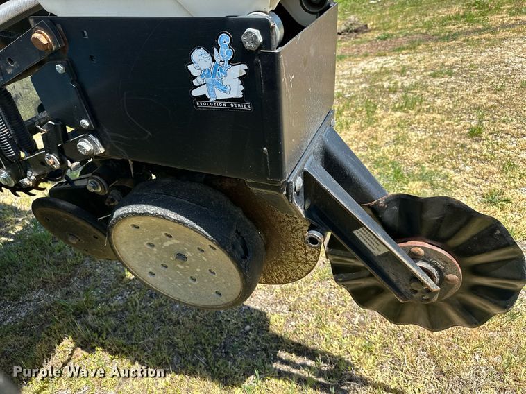 image for item DO4940 Kinze 3000  split row no-till planter