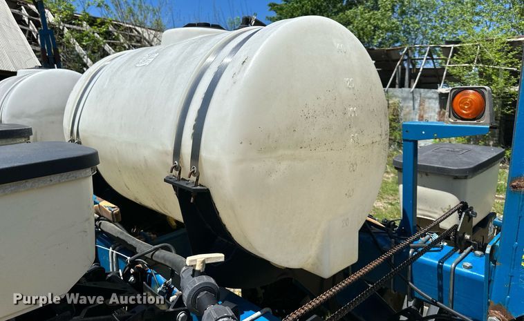 image for item DO4940 Kinze 3000  split row no-till planter