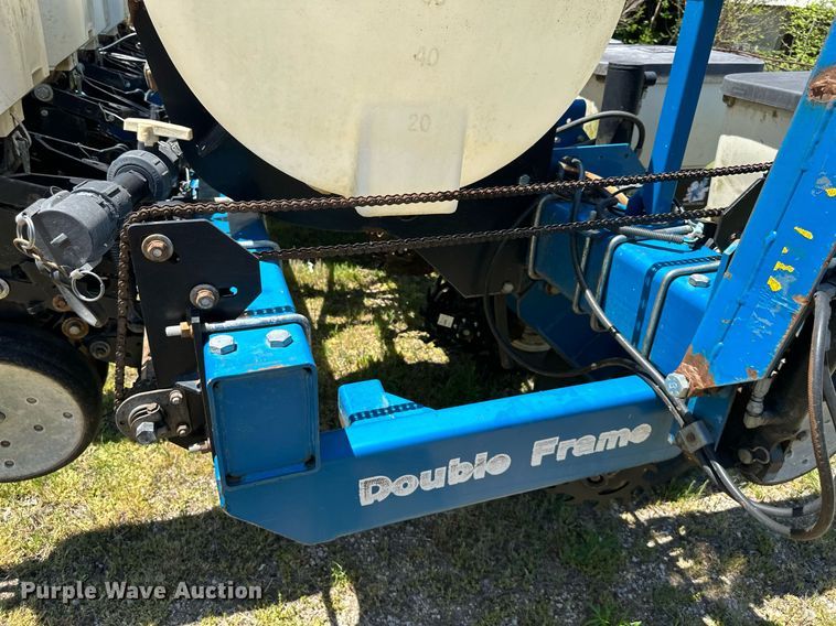 image for item DO4940 Kinze 3000  split row no-till planter