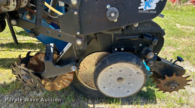image for item DO4940 Kinze 3000  split row no-till planter
