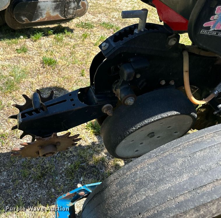 image for item DO4940 Kinze 3000  split row no-till planter