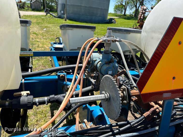 image for item DO4940 Kinze 3000  split row no-till planter