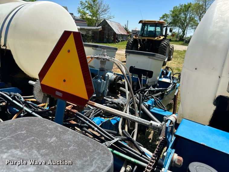 image for item DO4940 Kinze 3000  split row no-till planter