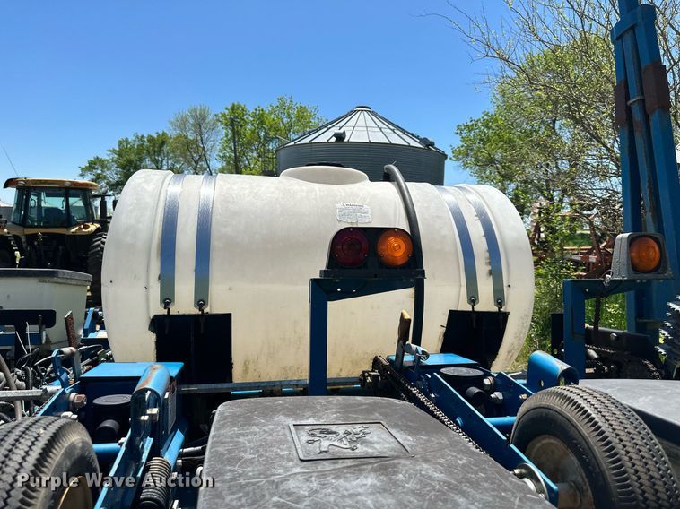 image for item DO4940 Kinze 3000  split row no-till planter