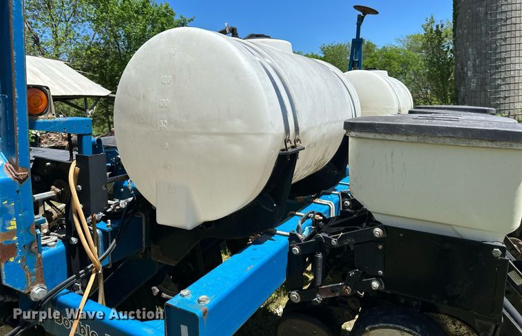 image for item DO4940 Kinze 3000  split row no-till planter