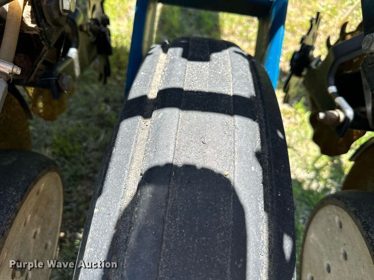 image for item DO4940 Kinze 3000  split row no-till planter