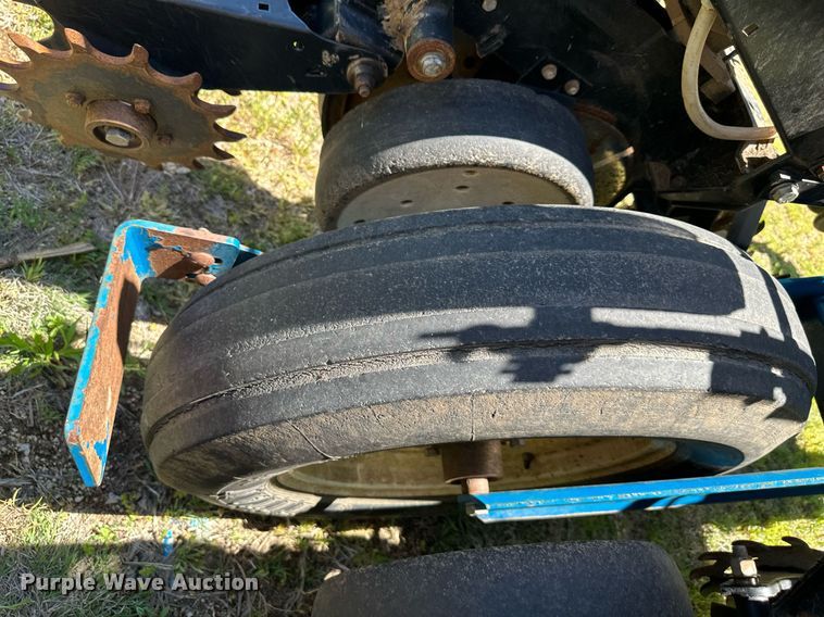 image for item DO4940 Kinze 3000  split row no-till planter