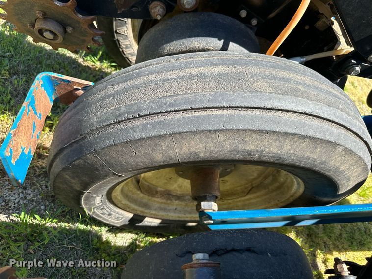 image for item DO4940 Kinze 3000  split row no-till planter