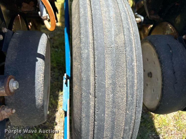 image for item DO4940 Kinze 3000  split row no-till planter