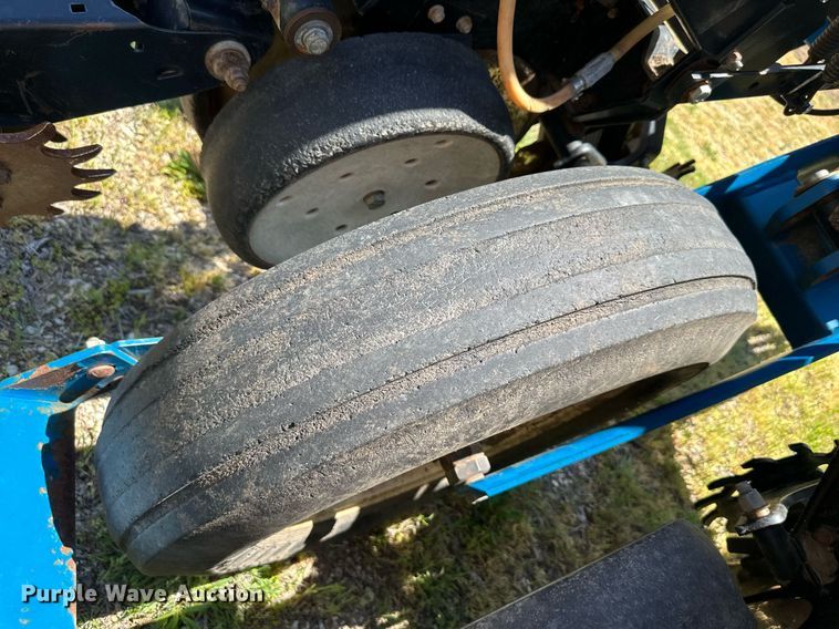 image for item DO4940 Kinze 3000  split row no-till planter