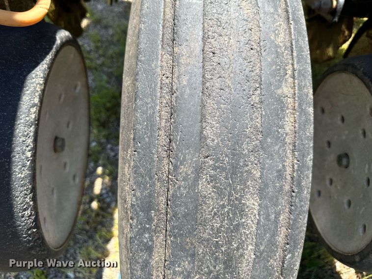 image for item DO4940 Kinze 3000  split row no-till planter