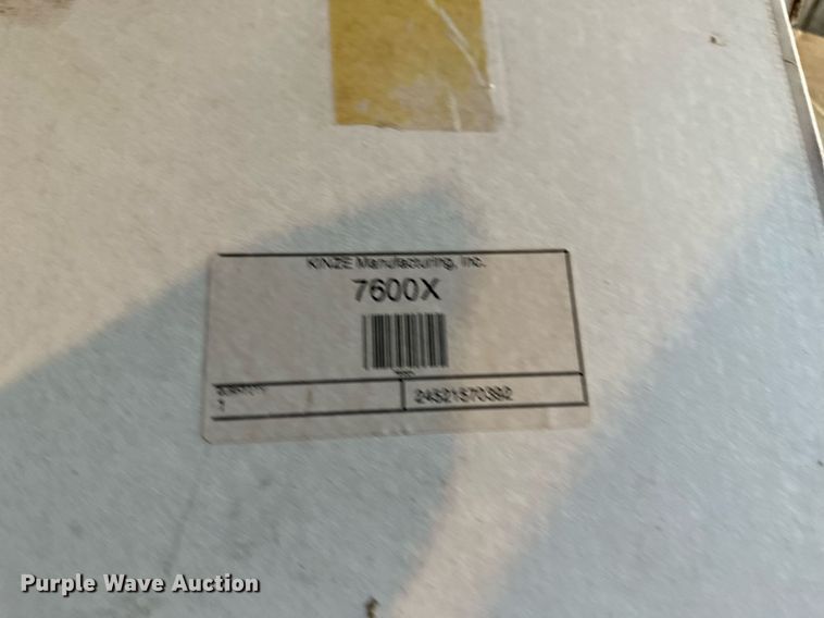 image for item DO4940 Kinze 3000  split row no-till planter