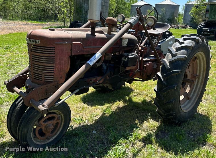 image for item DO4941 Farmall H  tractor