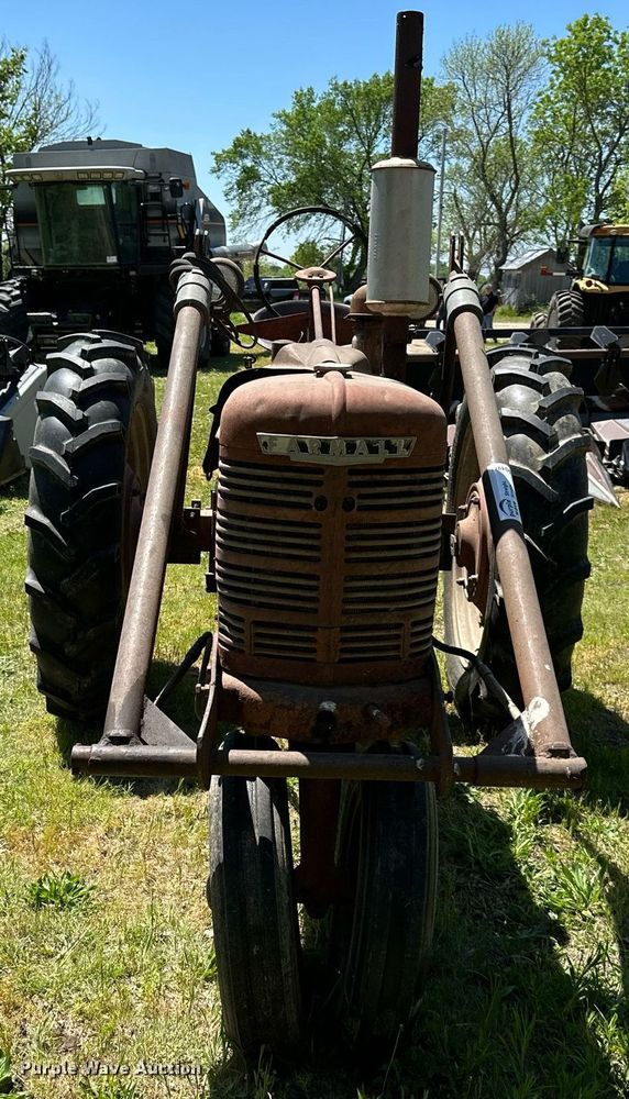 image for item DO4941 Farmall H  tractor