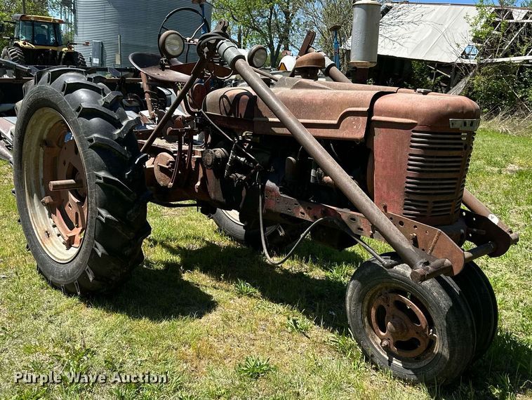 image for item DO4941 Farmall H  tractor