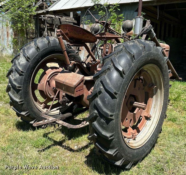 image for item DO4941 Farmall H  tractor