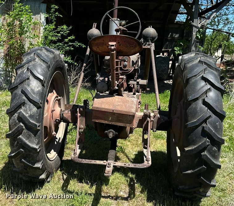 image for item DO4941 Farmall H  tractor