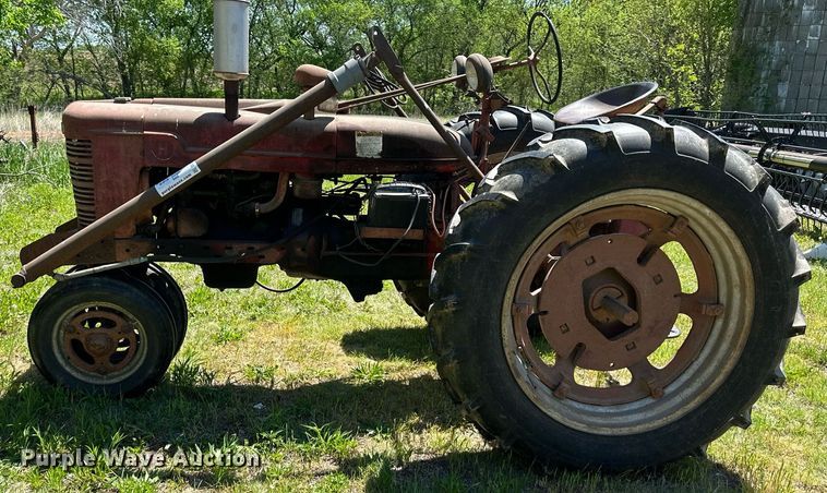 image for item DO4941 Farmall H  tractor