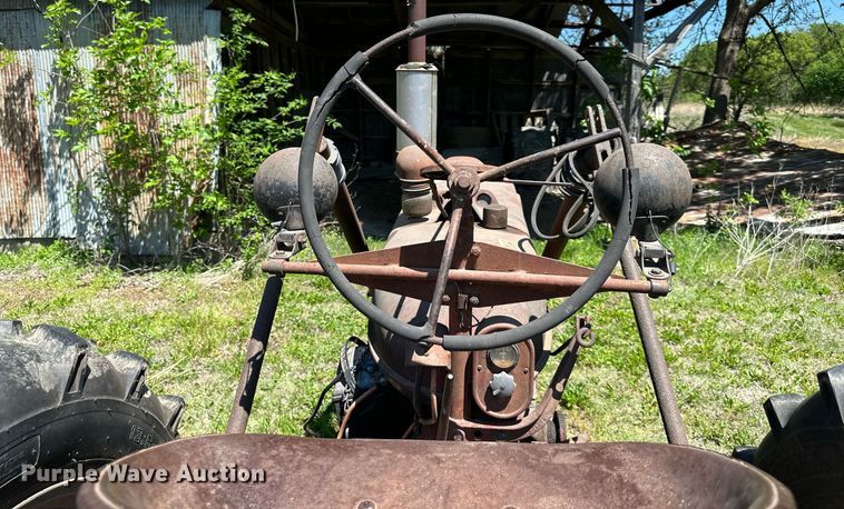 image for item DO4941 Farmall H  tractor