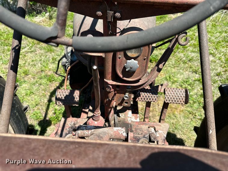 image for item DO4941 Farmall H  tractor