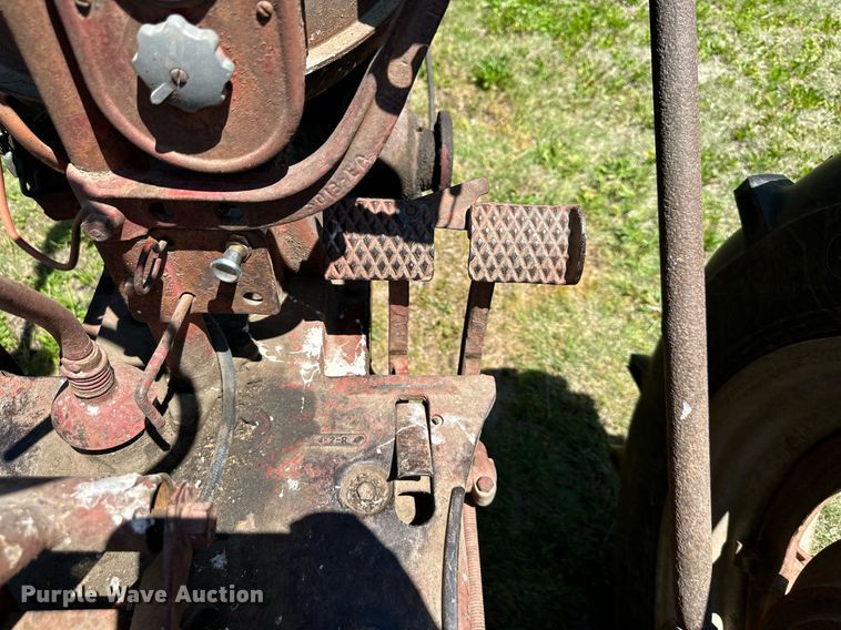 image for item DO4941 Farmall H  tractor