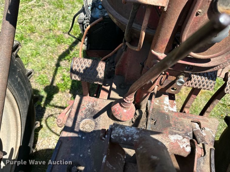 image for item DO4941 Farmall H  tractor