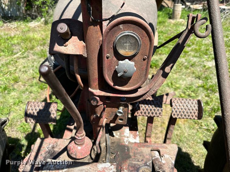 image for item DO4941 Farmall H  tractor