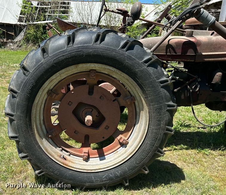 image for item DO4941 Farmall H  tractor