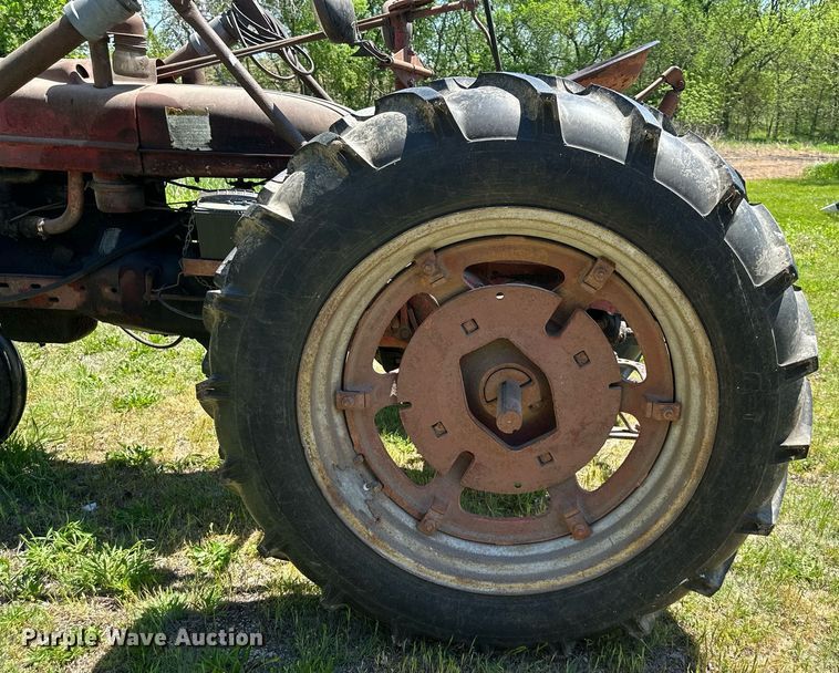 image for item DO4941 Farmall H  tractor