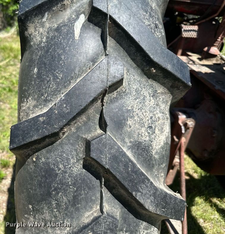 image for item DO4941 Farmall H  tractor