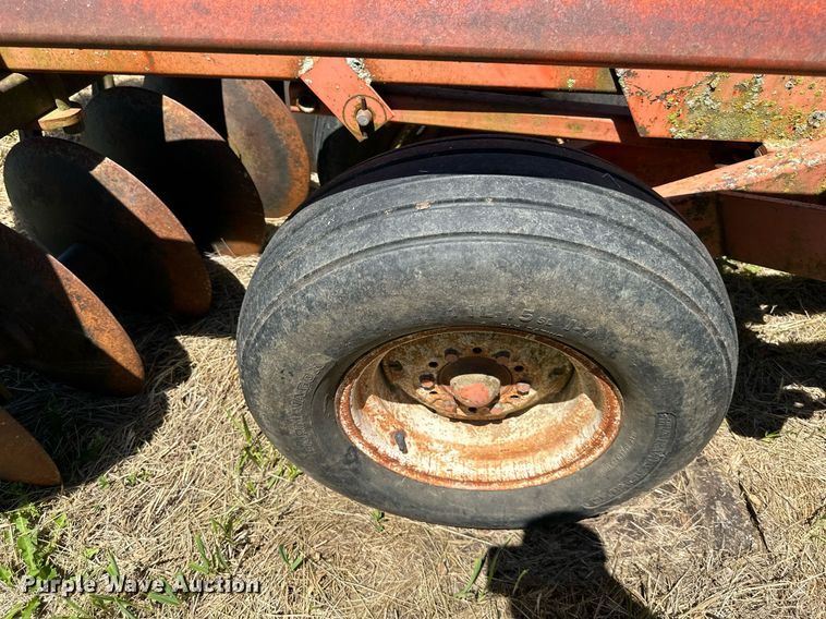 image for item DO4942 Allis Chalmers 2500D  tandem disk