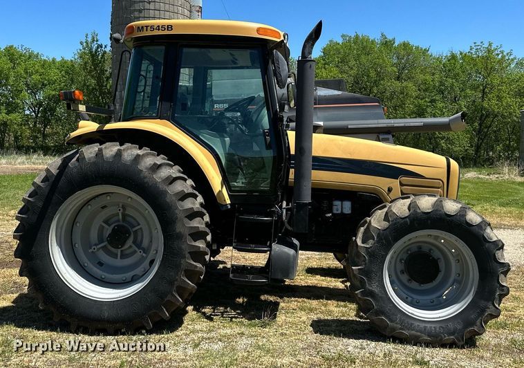 image for item DO4943 2004 Challenger MT545B  MFWD tractor
