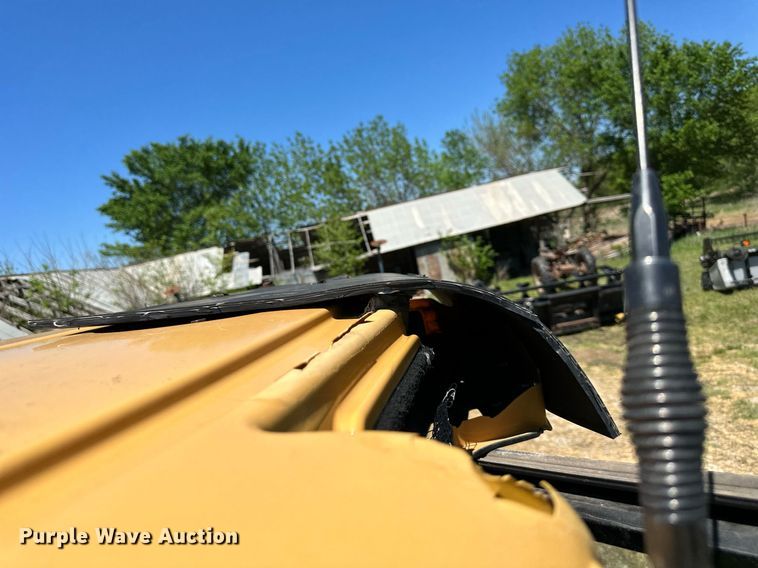 image for item DO4943 2004 Challenger MT545B  MFWD tractor