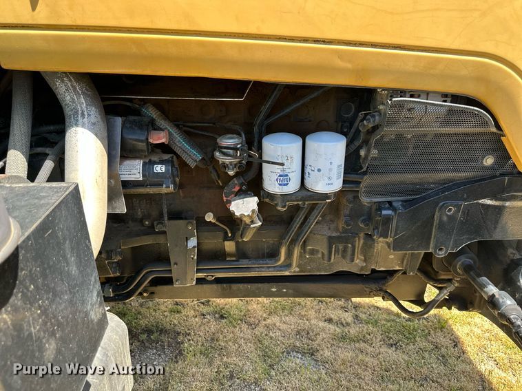 image for item DO4943 2004 Challenger MT545B  MFWD tractor