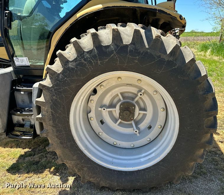 image for item DO4943 2004 Challenger MT545B  MFWD tractor